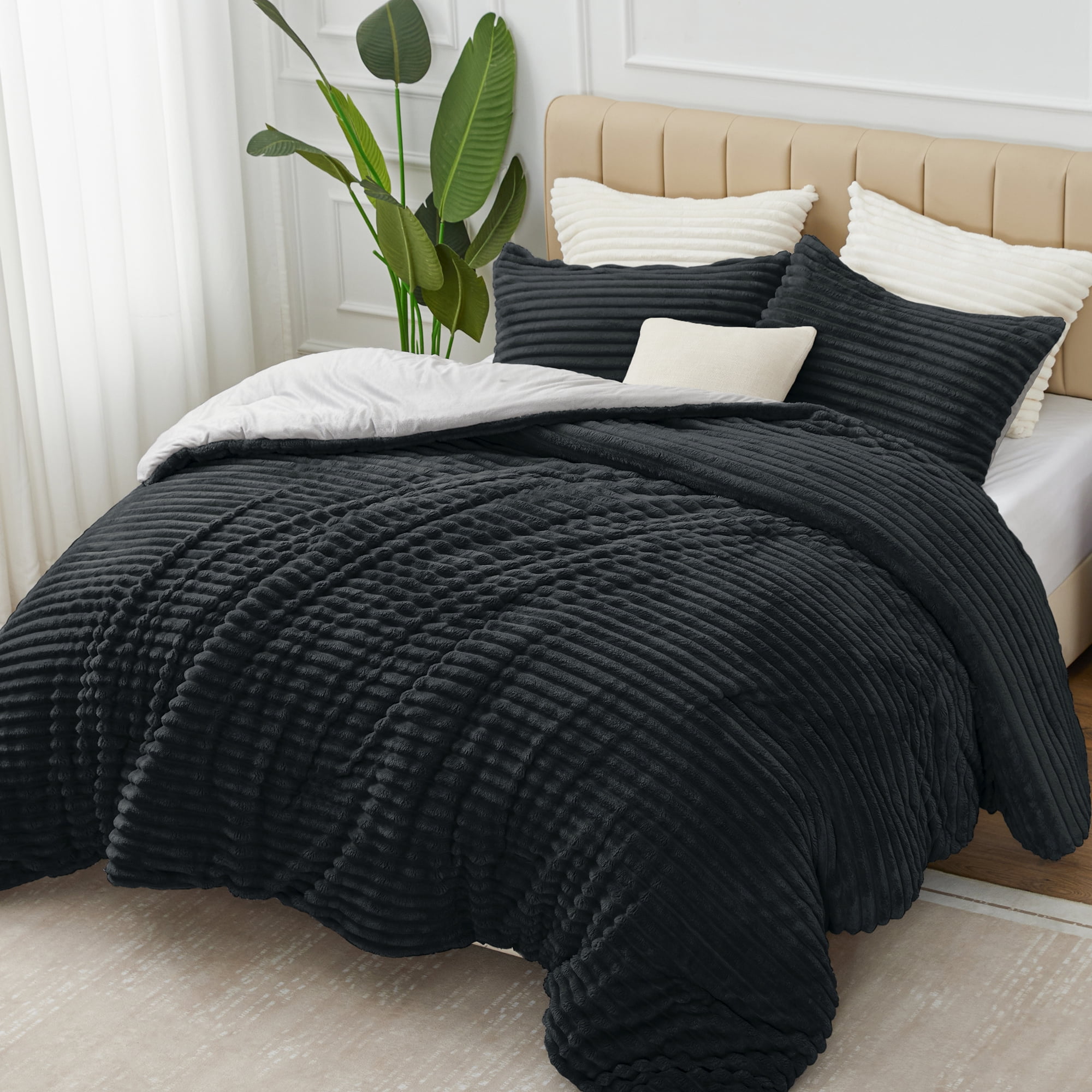 BEDELITE Fleece King Comforter Set -Super Soft & Warm Fluffy Black Bedding, Luxury Fuzzy Heavy Bed Set for Winter with 2 Pillow Cases