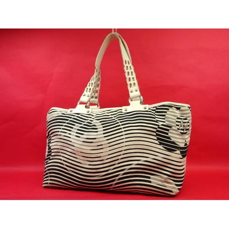 Chanel Extra Large Zig Zag 221375 White X Navy Tote Bag