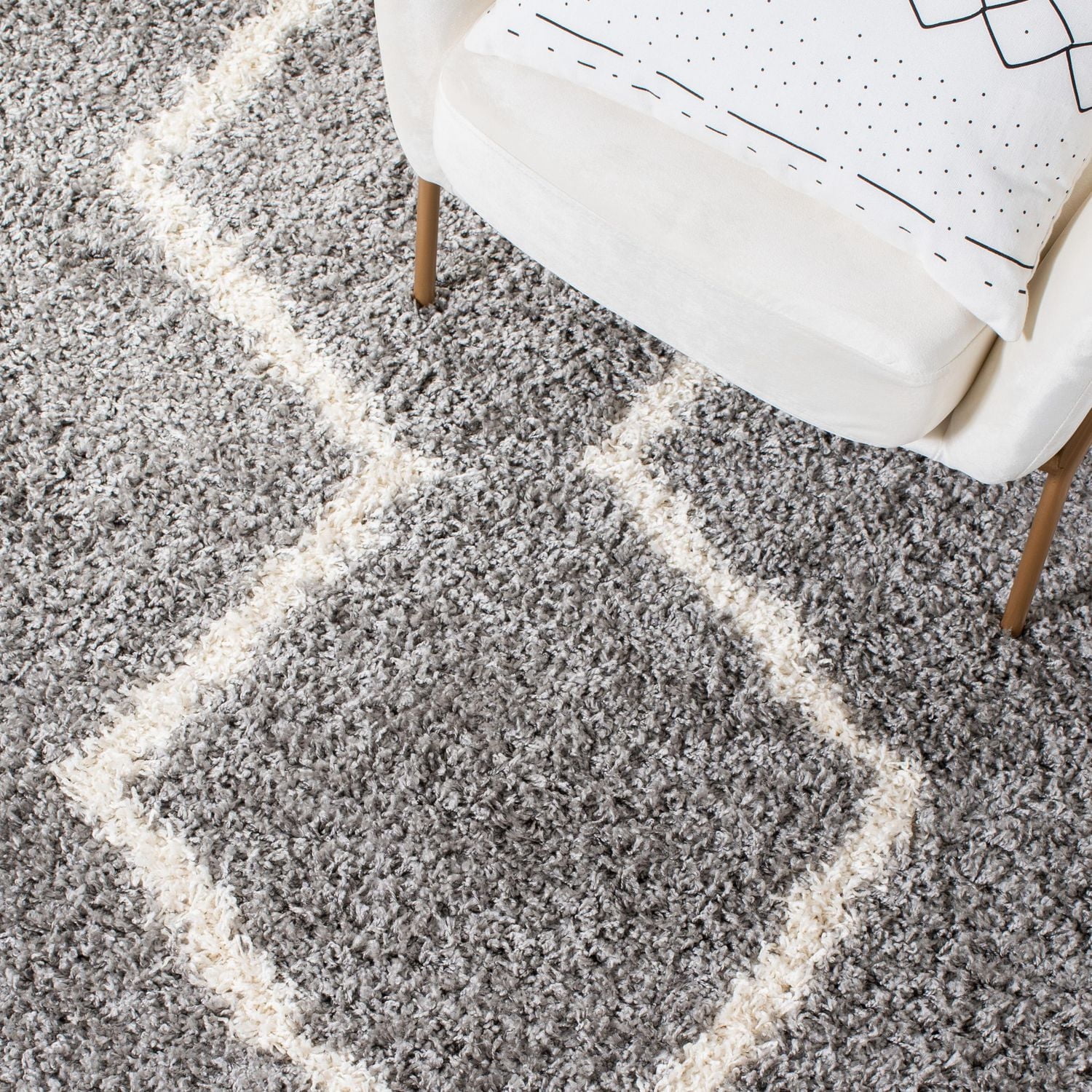 Safavieh Venus Carleen Chevron Shag Area Rug