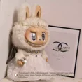 thumbnail image 3 of Ropa original para muñeca Labubu de 58 cm, vestido de bebé Arcángel Zimomo, vestido de tela Labu de 58 cm, corona de boda Zimomo Labu de 58 cm., 3 of 5