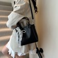 thumbnail image 1 of Bolso bandolera de hombro para mujer, estilo retro, sencillo y portátil, de alta gama, nuevo, versátil, informal, para desplazamientos diarios, 2025, 1 of 5