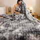 thumbnail image 5 of Manta polar | Manta de terciopelo de doble cara | Manta de cama para adultos para todas las estaciones | Manta suave y cálida para el hogar, la oficina o el coche | 140 x 200 cm | Lavable a máquina, 5 of 6