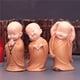 thumbnail image 2 of Lindas estatuas de monje pequeño, figuritas de Buda religioso, artesanías de resina, miniaturas de escritorio, adornos, accesorios, decoración del hogar, decoración del coche, 2 of 4