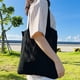 thumbnail image 4 of Bolso Bolso de hombro de punto hueco para mujer Bolso de compras de ganchillo simple (negro), 4 of 5