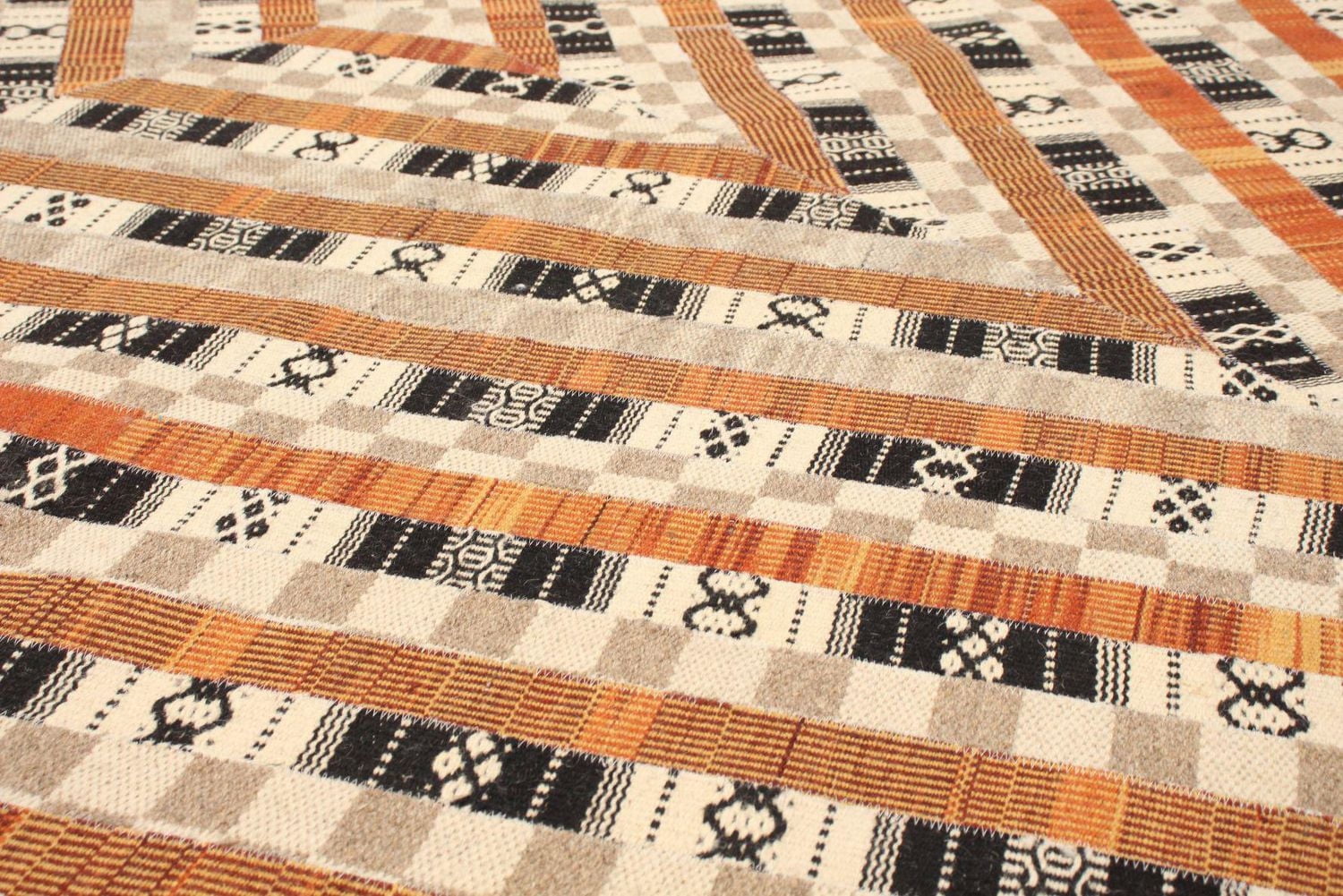 ECARPETGALLERY 5'0" x 8'0" Transitional Río Handmade Area Rug for Living Room, Dining Room and Bedroom in Brown