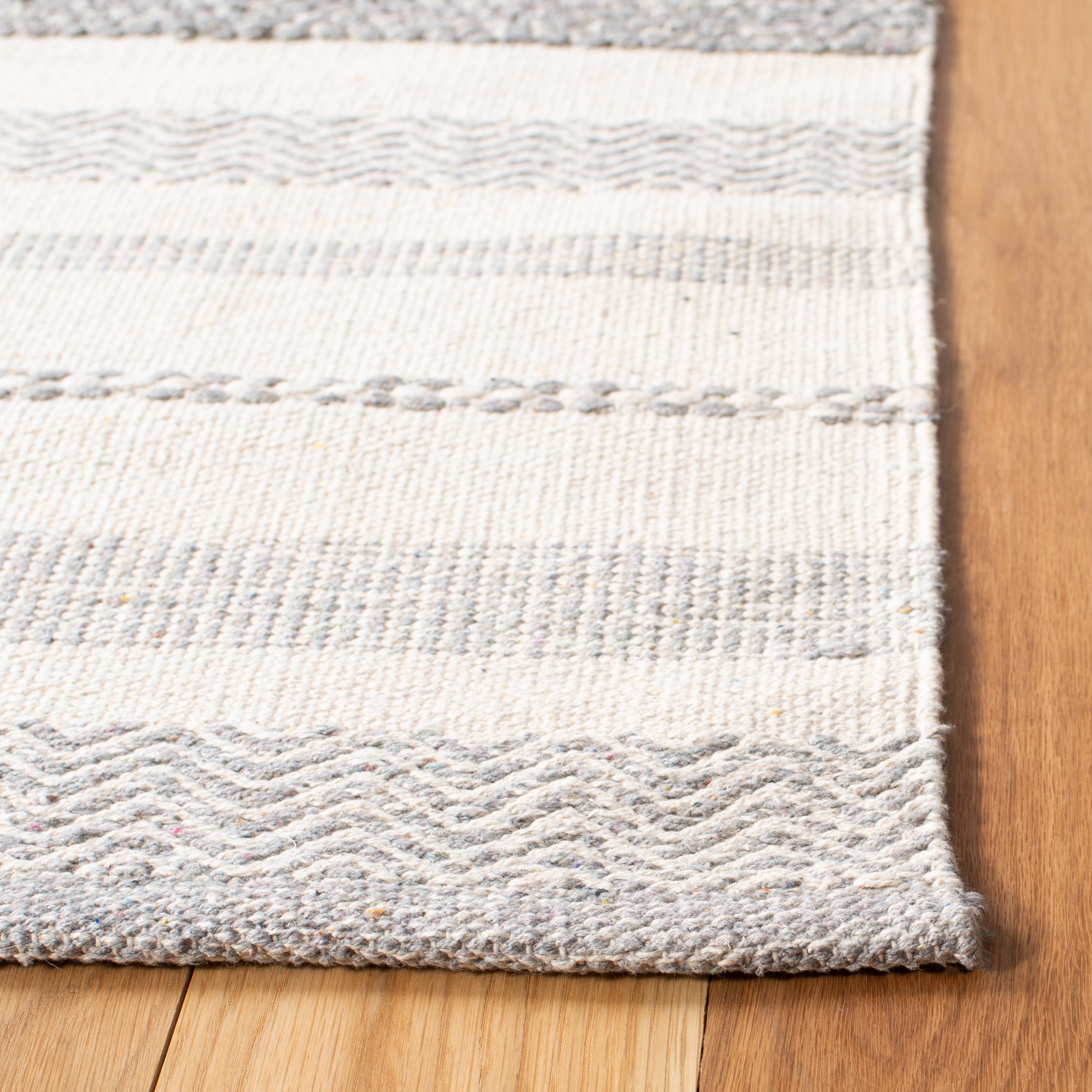 SAFAVIEH Striped Kilim Siofra Striped Cotton Area Rug, Ivory/Grey, 5' x 8'