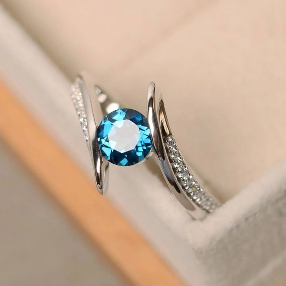 Women's Fashion Micro-Inlaid Round Zircon Ring