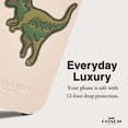 thumbnail image 3 of Funda Coach de piel granulada genuina grabada para iPhone 16, 3 of 8