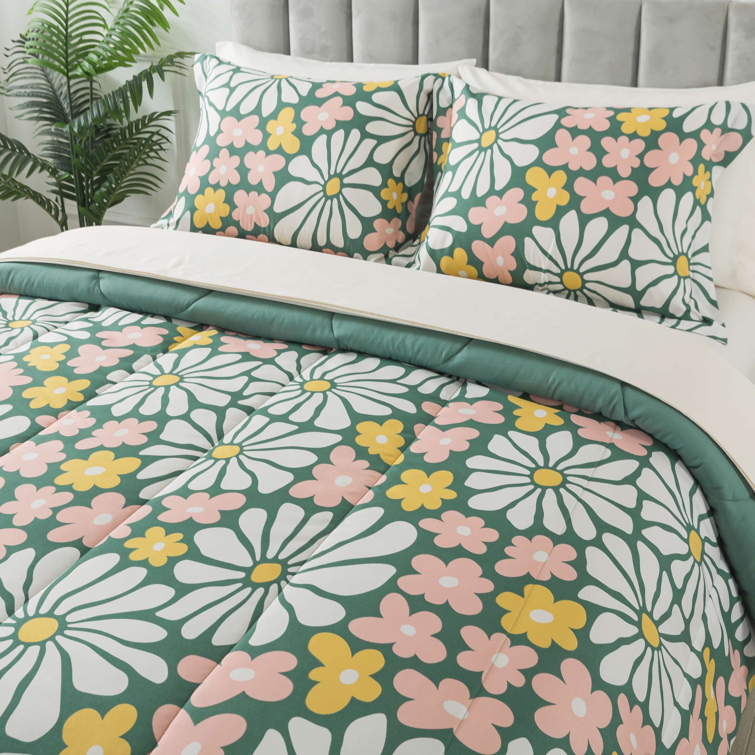 Mainstays 7 Piece Reversible Bed in a Bag Comforter Set with Sheets, Retro Floral, Queen