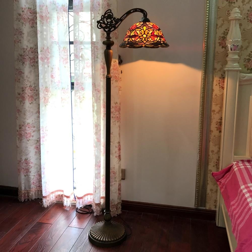CHLOE Lighting BERTRAM Tiffany-style 1 Light Victorian Reading Floor Lamp 12" Shade