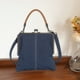 thumbnail image 5 of Bolso de mano pequeño | Bolso de lona de patchwork denim hecho a mano | Bolso bandolera y bandolera para mujer | Compacto 20x21x4cm | Bolso versátil | Azul o azul oscuro | 1 Pieza, 5 of 5