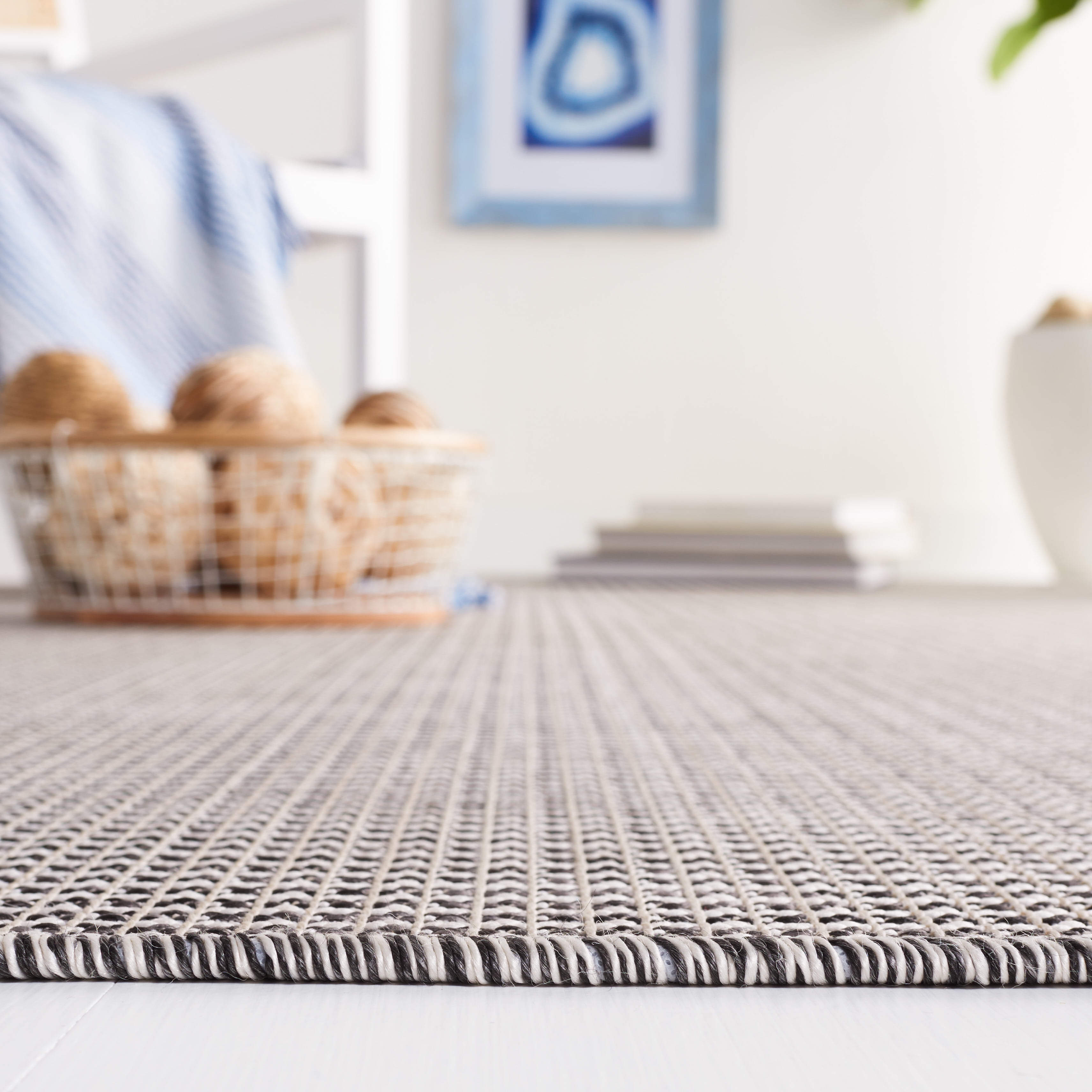 SAFAVIEH Martha Stewart Hampton Solid Indoor/Outdoor Area Rug, Beige/Black, 4' x 6'