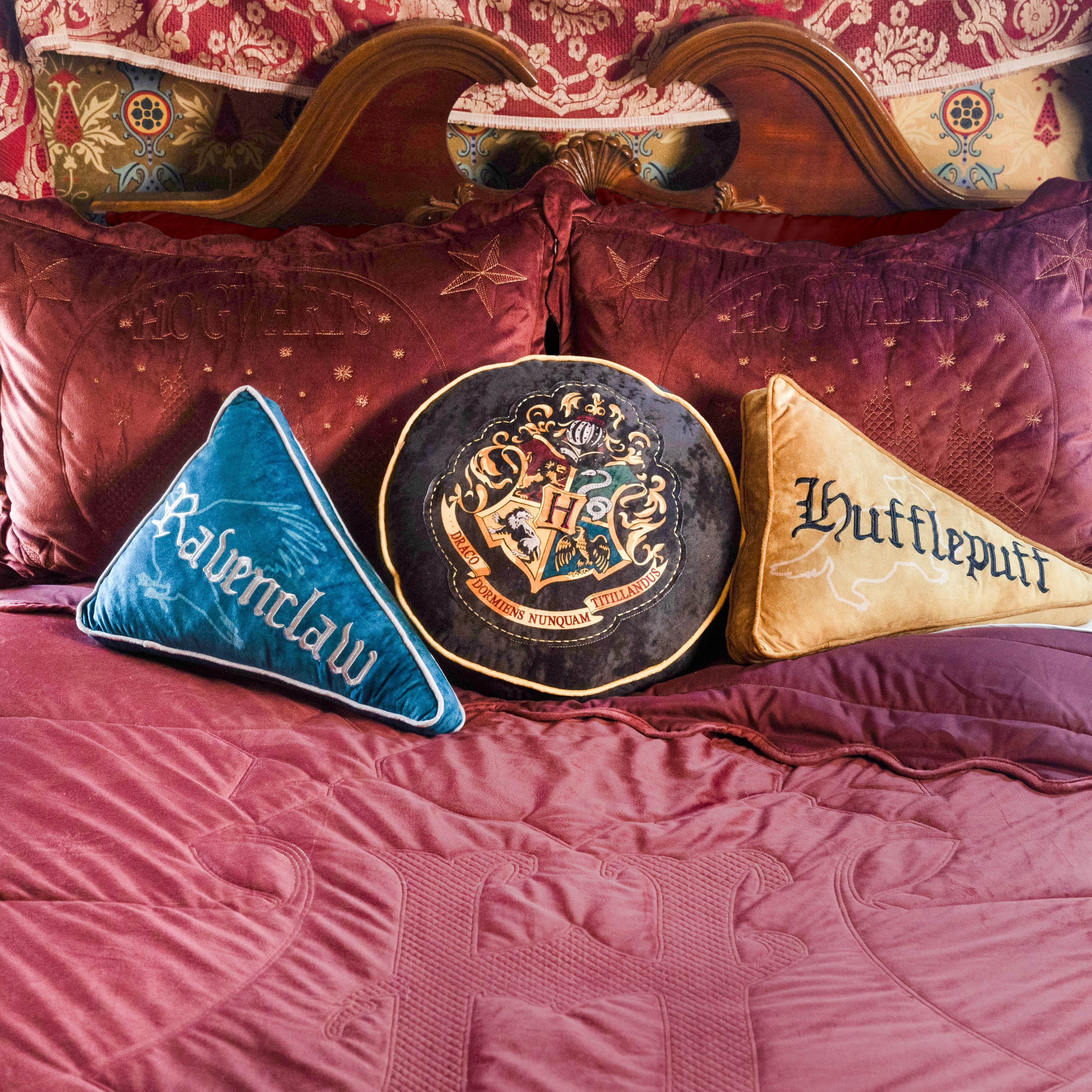 Harry Potter Golden Hogwarts 2 Piece Twin Bedding Set for All Ages