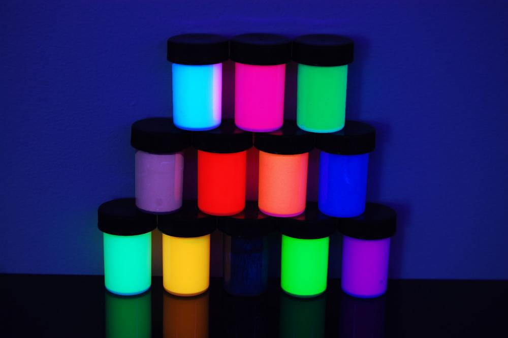 DirectGlow 3/4oz Set UV Blacklight Reactive Fluorescent Neon Acrylic Clear Paint That Glows Under Black Light