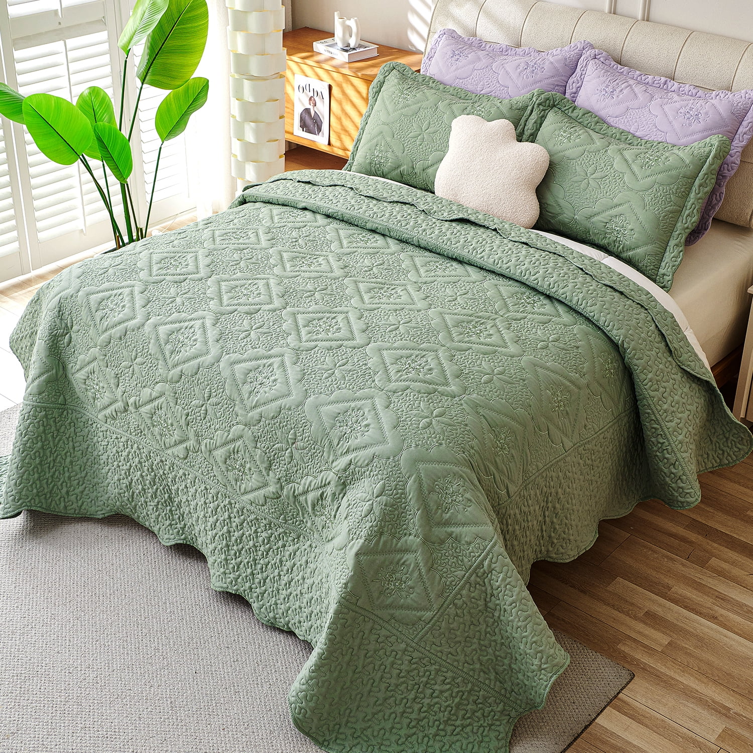 Evenhug Floral Embroidery Quilt Set,3-Piece King Diamond Floral Pattern Bedding Set,Soft Lightweight Bedspread for All Season(Green,102"x90")
