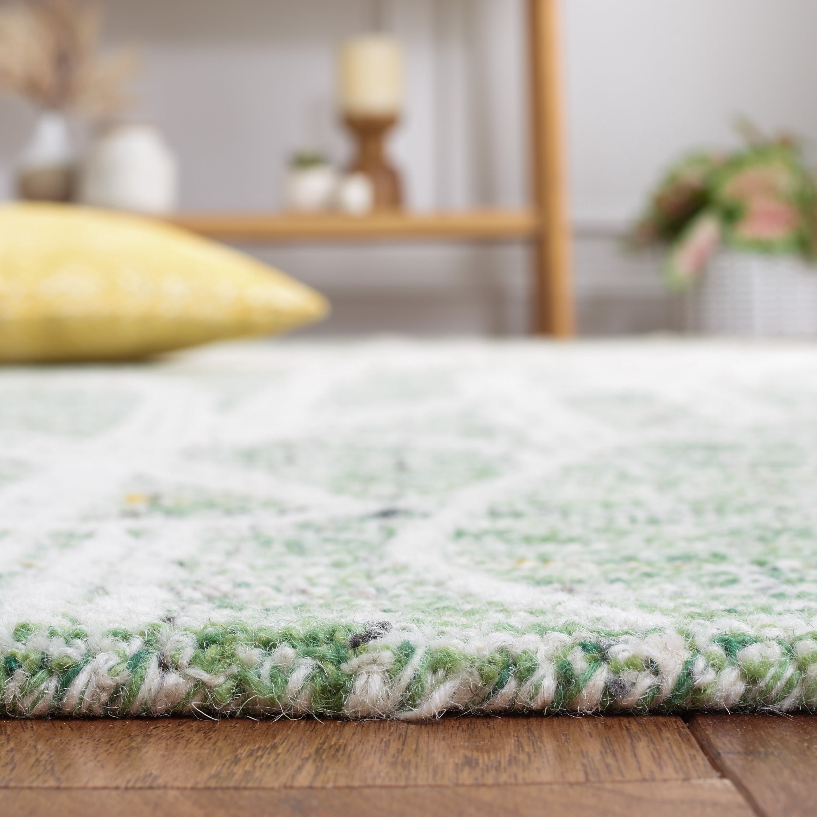 Safavieh Metro Devona Floral Area Rug, Green/Ivory, 4' x 6'