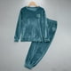 thumbnail image 4 of Conjunto de pijama de terciopelo grueso y cálido para mujer, con cuello redondo, estampado y pantalones de poliéster para invierno., 4 of 5