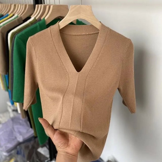 Pull Femme Manches Courtes Col en V Rayé Tricoté Ajusté Mode Coréenne Pull-Overs Hauts Fins 2024 Chemises de Base