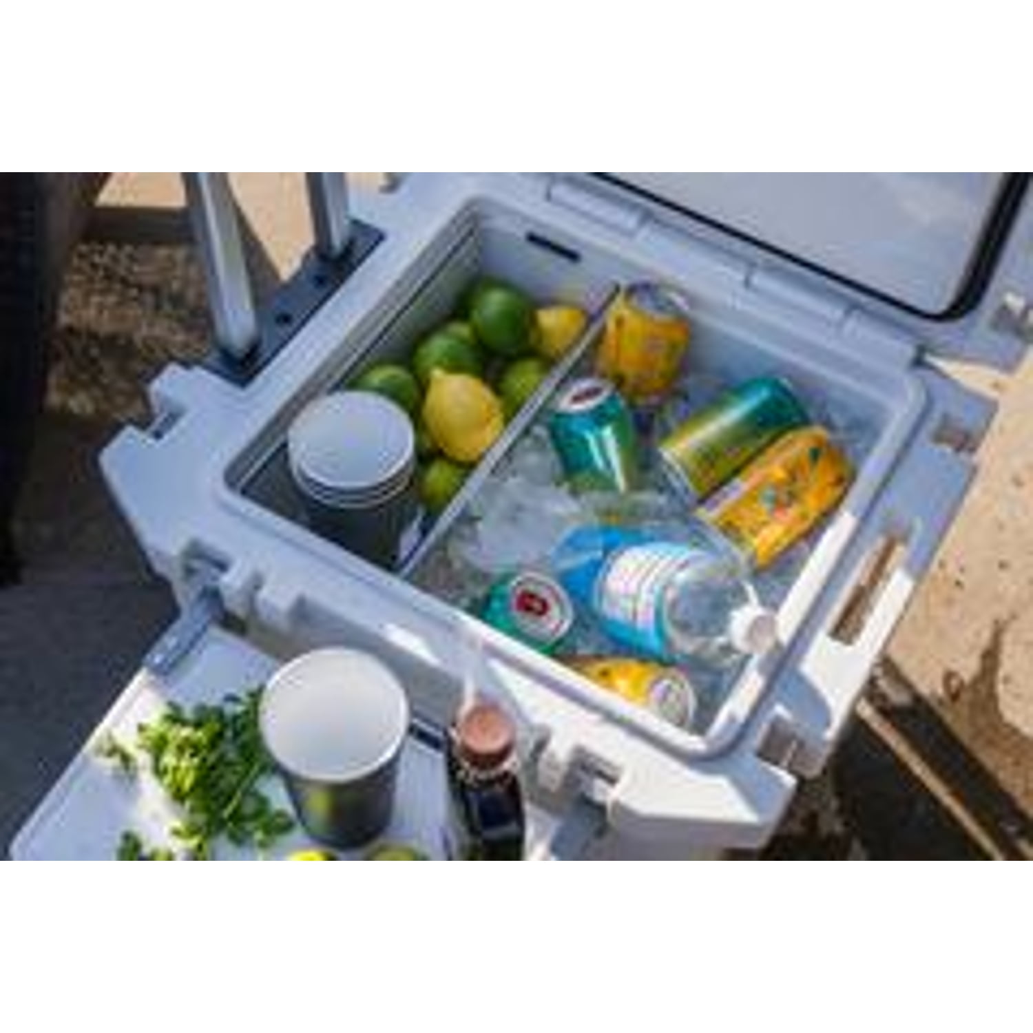 Glacière rigide à roulettes RovR RollR 45 pintes avec poignée télescopique (POUDRE)