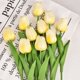 thumbnail image 1 of Flores falsas de tulipán para accesorios de fotografía de bodas, hoteles y hogares, que parecen flores de simulación, 1 of 5