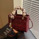 thumbnail image 2 of Bolso pequeño de alta gama con forma de diamante en relieve para mujer, nuevo bolso de mano de la Princesa Diana, bolso cruzado versátil con personalidad de moda, 2025, 2 of 5