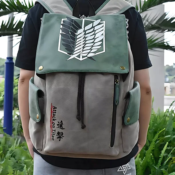 Mochila urbana Shuang.W QT Attack on Titan color marrón claro diseño attack on titan 25L