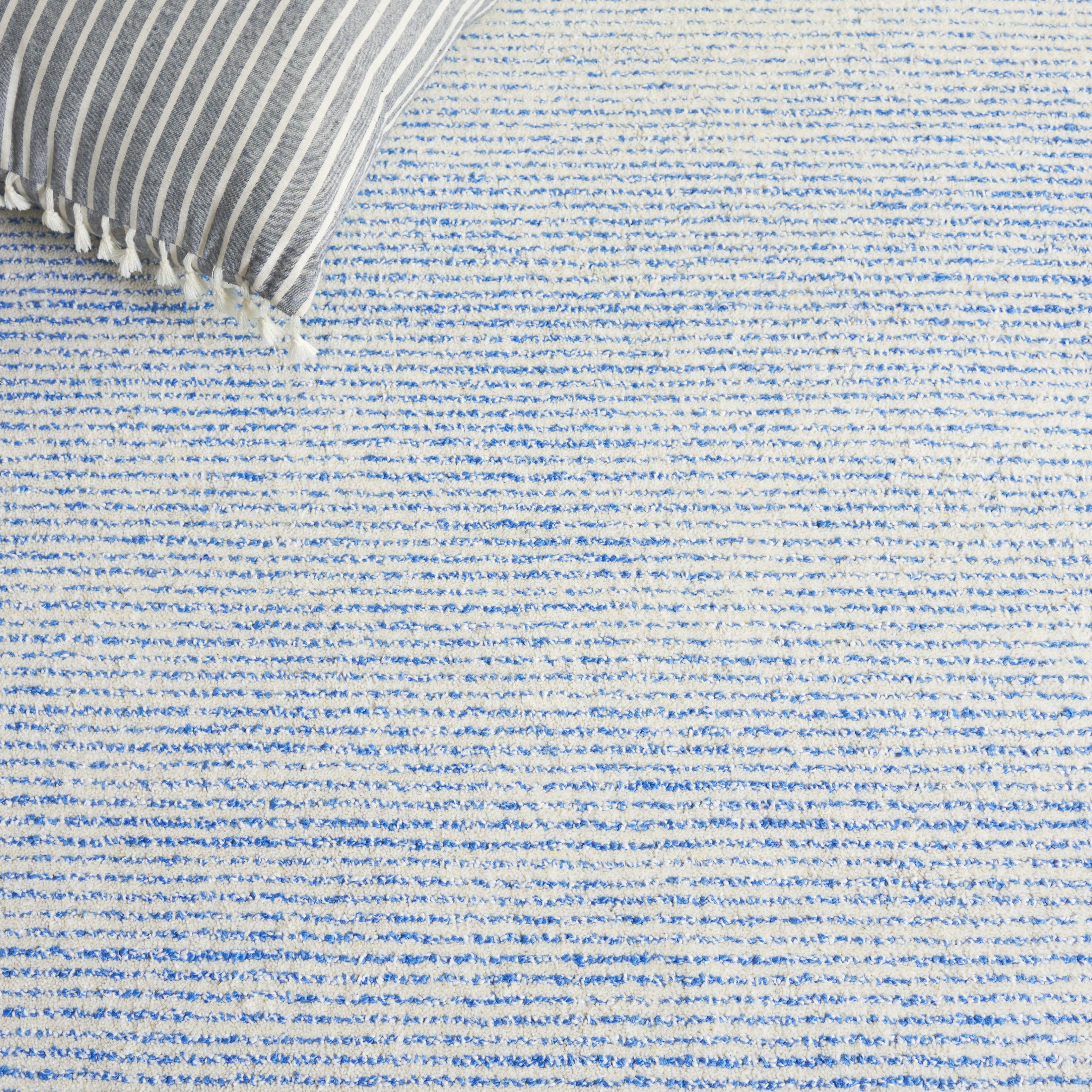 SAFAVIEH Abstract Rumen Solid Color Area Rug, Ivory/Blue, 3' x 5'