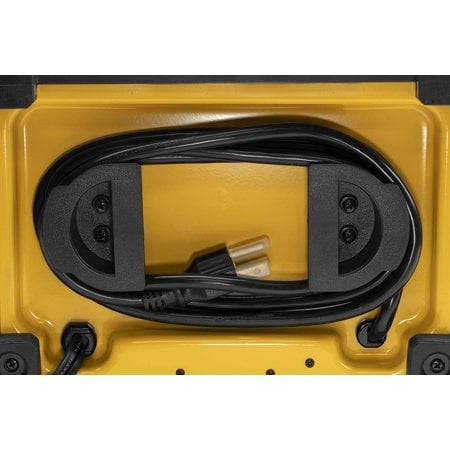 maintainer dewalt 120v outlet