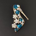 thumbnail image 5 of Shuiniba Broche con forma de zapatos de tacón alto para mujer, broche creado para novias, tamaño 4,2 × 3,9 cm, 5 of 5