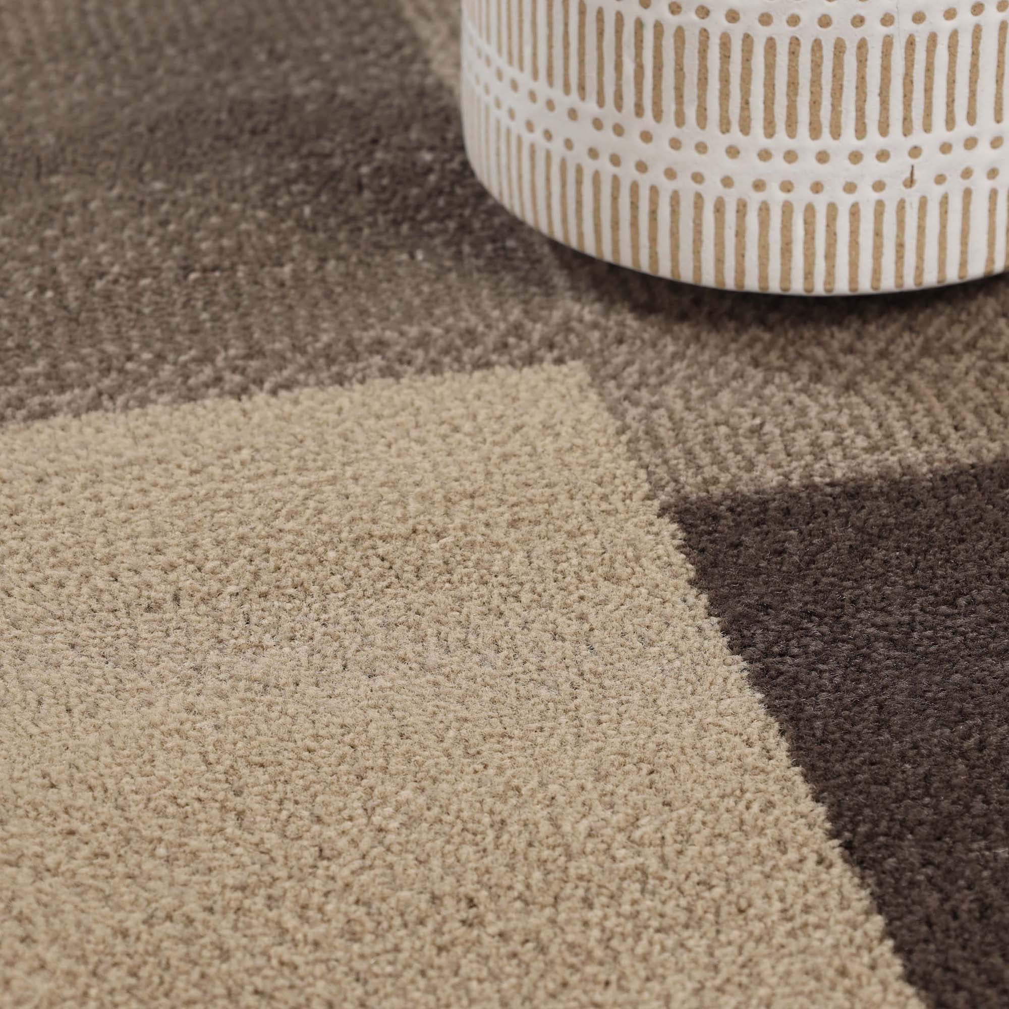 Superior Modern Geometric Fire Retardant and Anti-Static Indoor Runner Rug, 2'7"x8', Beige