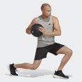 thumbnail image 4 of Pantalones cortos de entrenamiento adidas Essentials Woven para hombre, color blanco y negro, 4 of 8