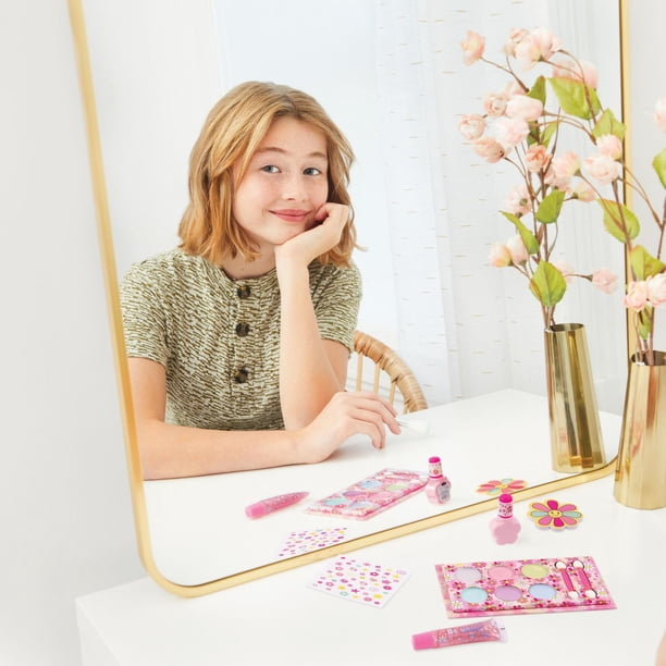 Make it Real Love and Daisy Makeup set - Walmart.ca