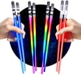 thumbnail image 1 of Palillos Láser Luminosos ChopSabers LED 8 Colores Juego de 4 Pares, 1 of 7