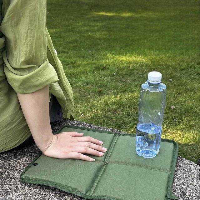 Coussin de Siège Extérieur Pliable Portable, Tapis en Mousse Imperméable et Isolé pour le Camping, la Randonnée, la Pêche et l'Usage Quotidien, Conception Légère et Compacte