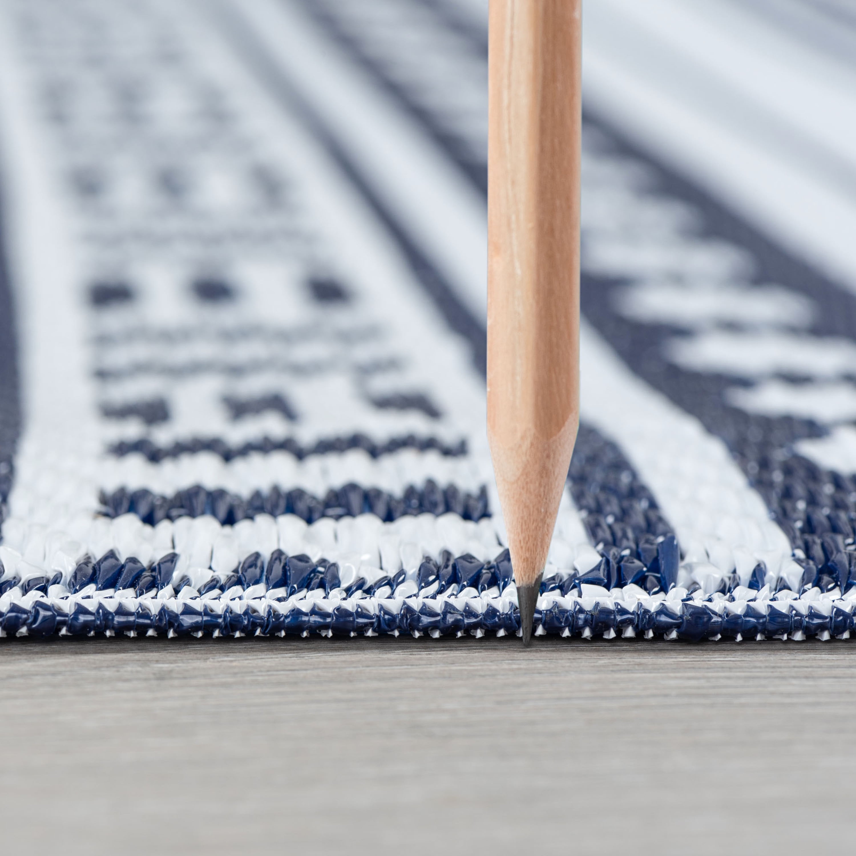 5x7 Reversible Navy and White Polypropylene Outdoor Stripe Area Rug