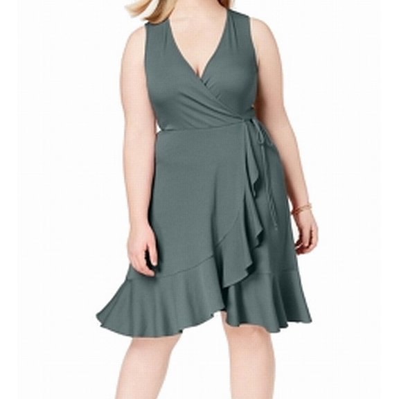 Soprano Women's Plus Ribbed Ruffled Shift Dress