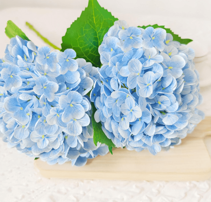 RuWeoMaa Real Touch Blue Hydrangea Artificial Flowers with Stems, Fake Silk Flowers for Outdoors, 1 Pcs Artificial Flowers for Home Decor Wedding Bouquets Centerpieces Vase