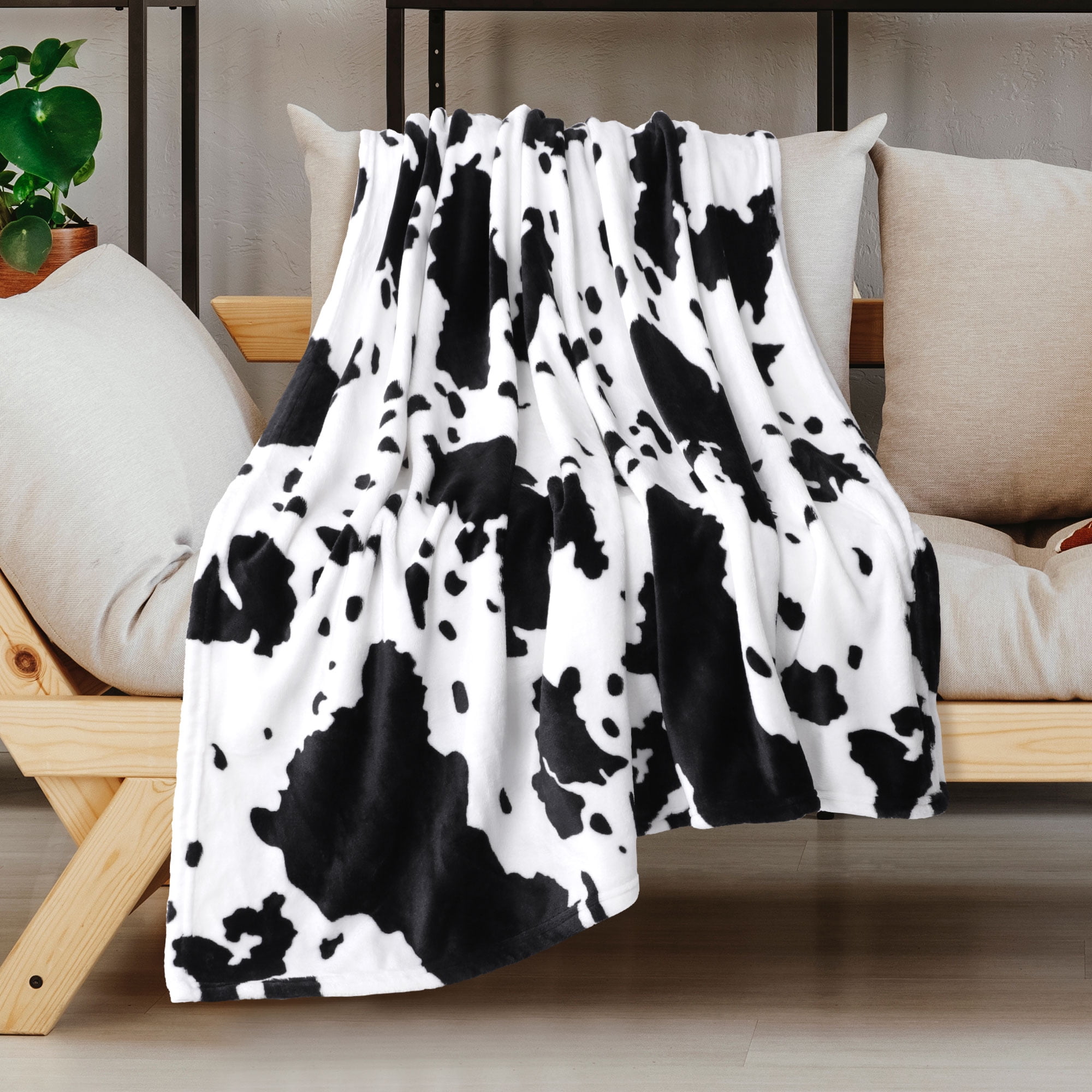 Unique Bargains Cow Printed Soft 300GSM Flannel Throw Blanket Sofa Bed Black 39" x 51"
