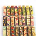 thumbnail image 2 of Billuyoard 50 Uds patrón colorido pequeñas clavijas de fotos notas cuerda de lino estampado flores Mini Clips decorativos Decoración del hogar Billuyoard JJ16868-00, 2 of 6