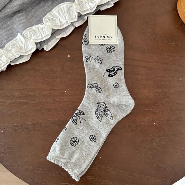 Calcetines de mariposa para mujer, moda de invierno, calcetines con estampado de mariposas de dibujos animados, calcetines divertidos para mujer, regalo de alta calidad, calcetas para mujer
