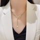 thumbnail image 2 of Colgante de collar de aleación, oro, 2 of 3