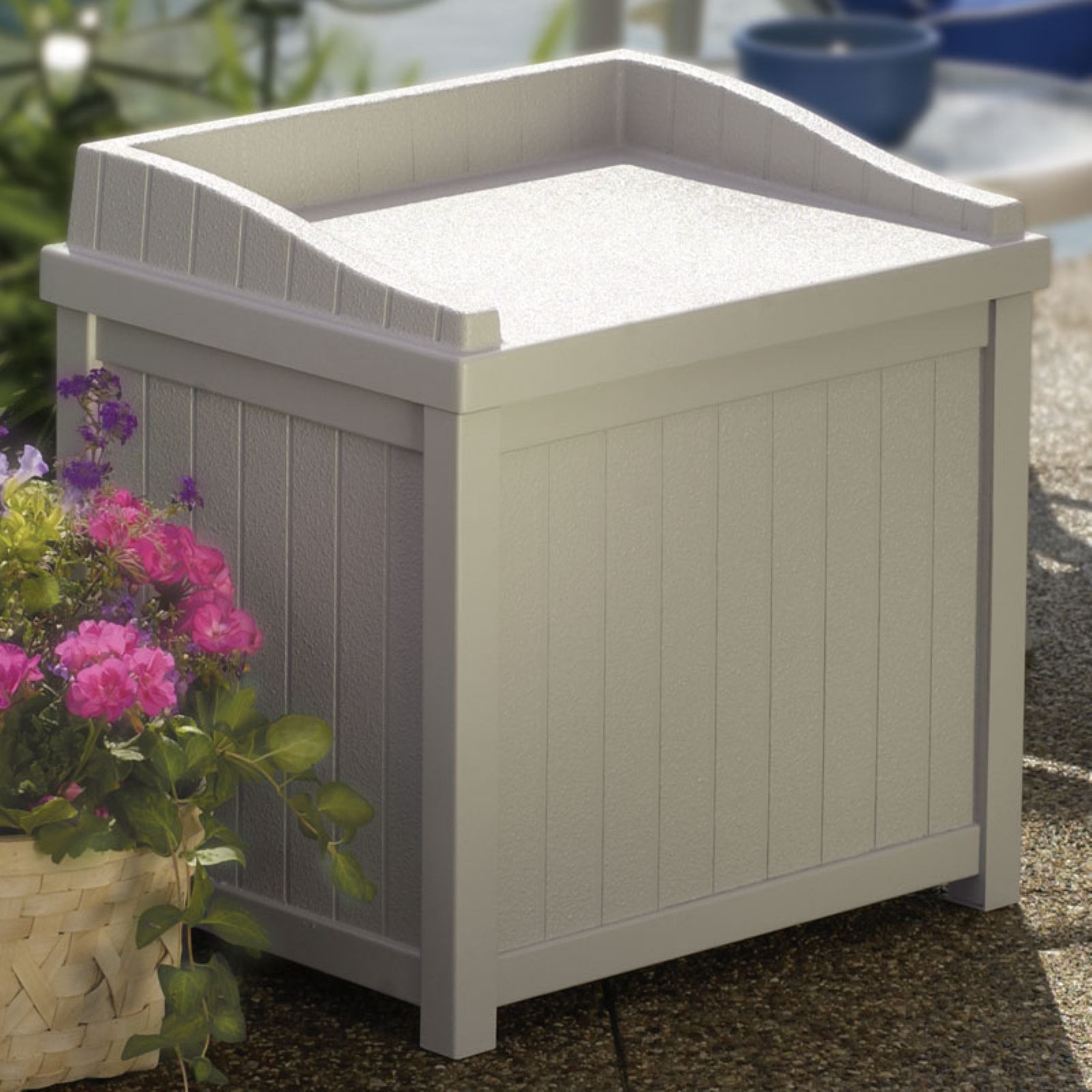 Suncast Premium 22Gallon Deck Box with Seat SS1000