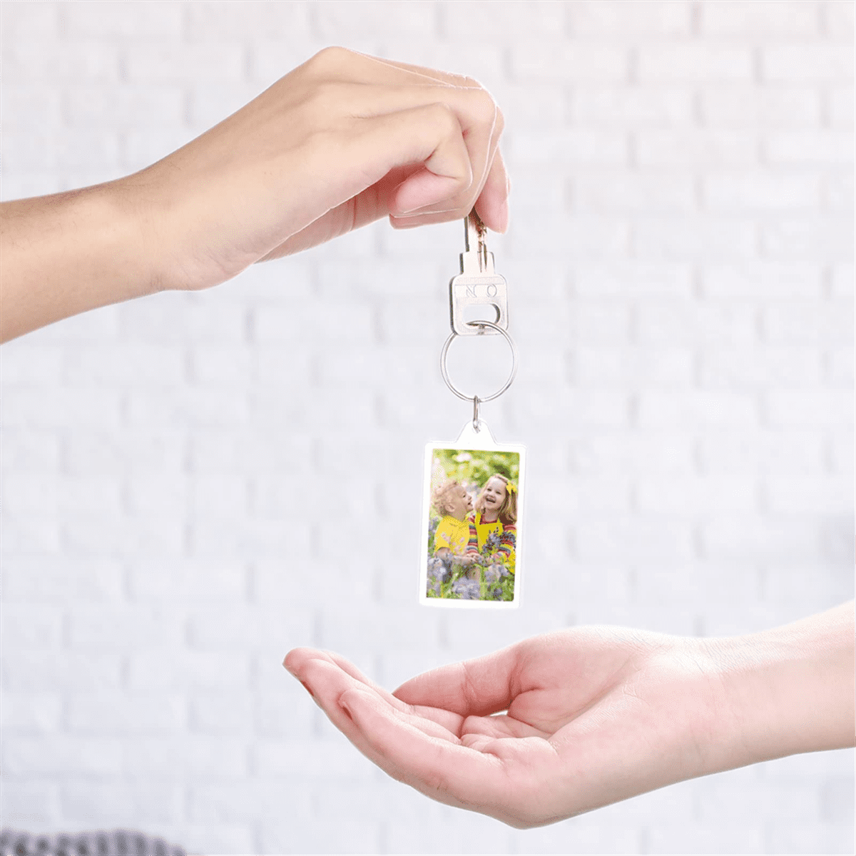 150 Pack Clear Acrylic Photo Picture Keychain Blank Insert Keyring DIY Personalize Favor for Family Friends