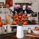 thumbnail image 5 of Ramo de calabaza y calavera con plumas de Halloween: arreglo decorativo festivo y espeluznante, 5 of 5