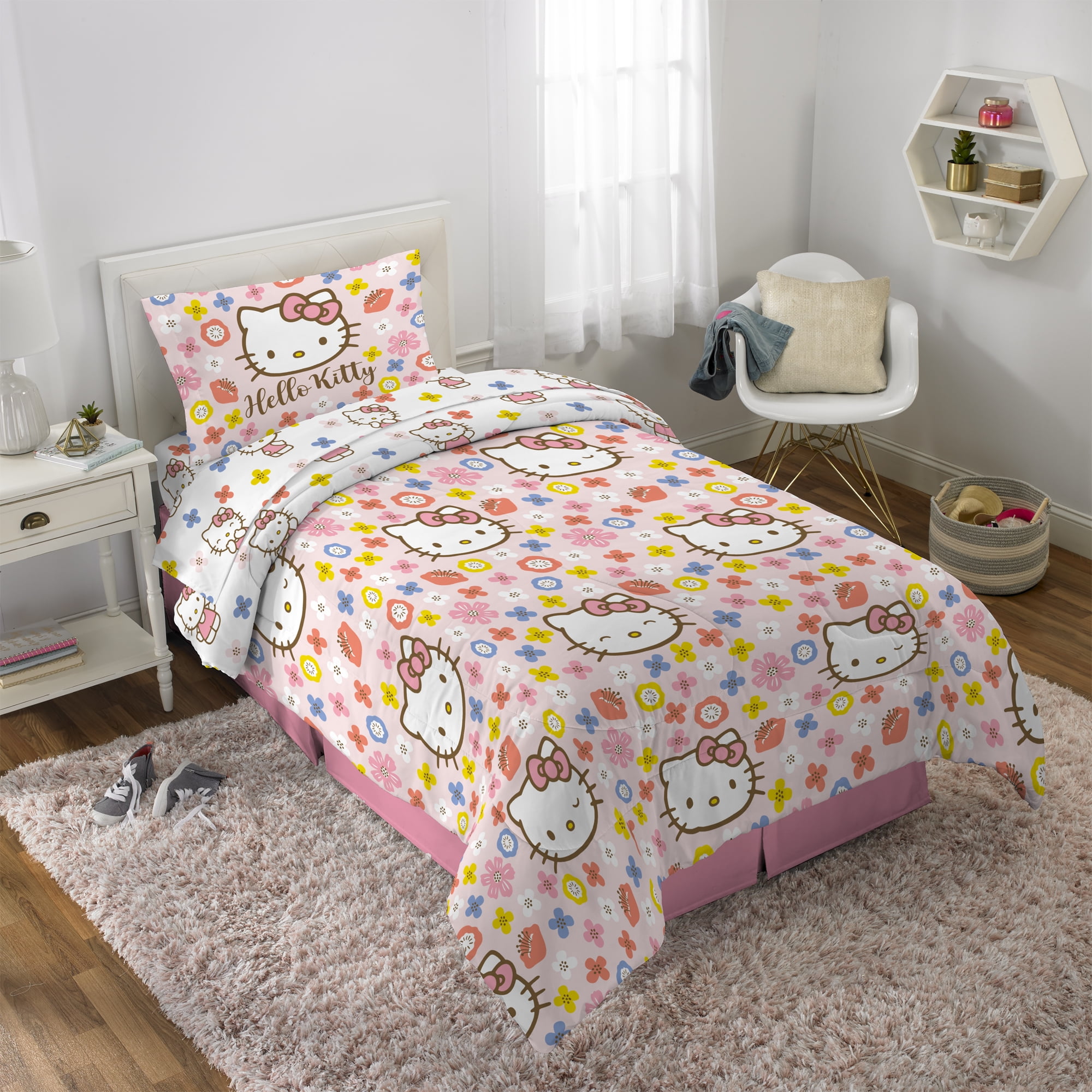 Hello Kitty Kids Twin Bed in a Bag, 5Pc Bedding Set, Comforter and Sheets with Bonus Tote