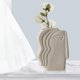 thumbnail image 5 of Jarrón de cerámica con flores secas, diseño creativo y sencillo para decoración del hogar. Cara de doble cara, 5 of 9