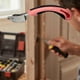 thumbnail image 5 of Herramienta para quitar grapas, extractor de grapas resistente para cajas de madera, pisos y cajas de cartón. negro rosa, 5 of 7
