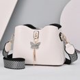 thumbnail image 1 of Bolso de mano blanco con borla de mariposa para mujer, bolsos de mensajero de cuero PU, bolso de hombro cruzado femenino, 2023 Fivean unisex, 1 of 1