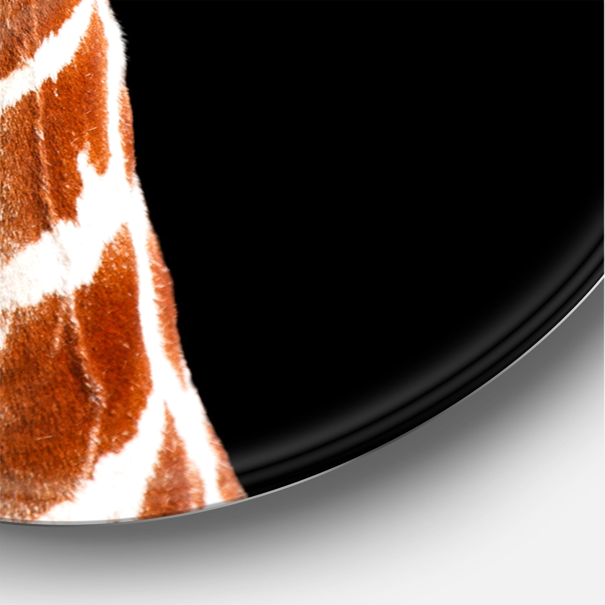 Designart 'Close Up Portrait Of A Giraffe On Black V' Farmhouse Circle Metal Wall Art 36x36 - Disc of 36
