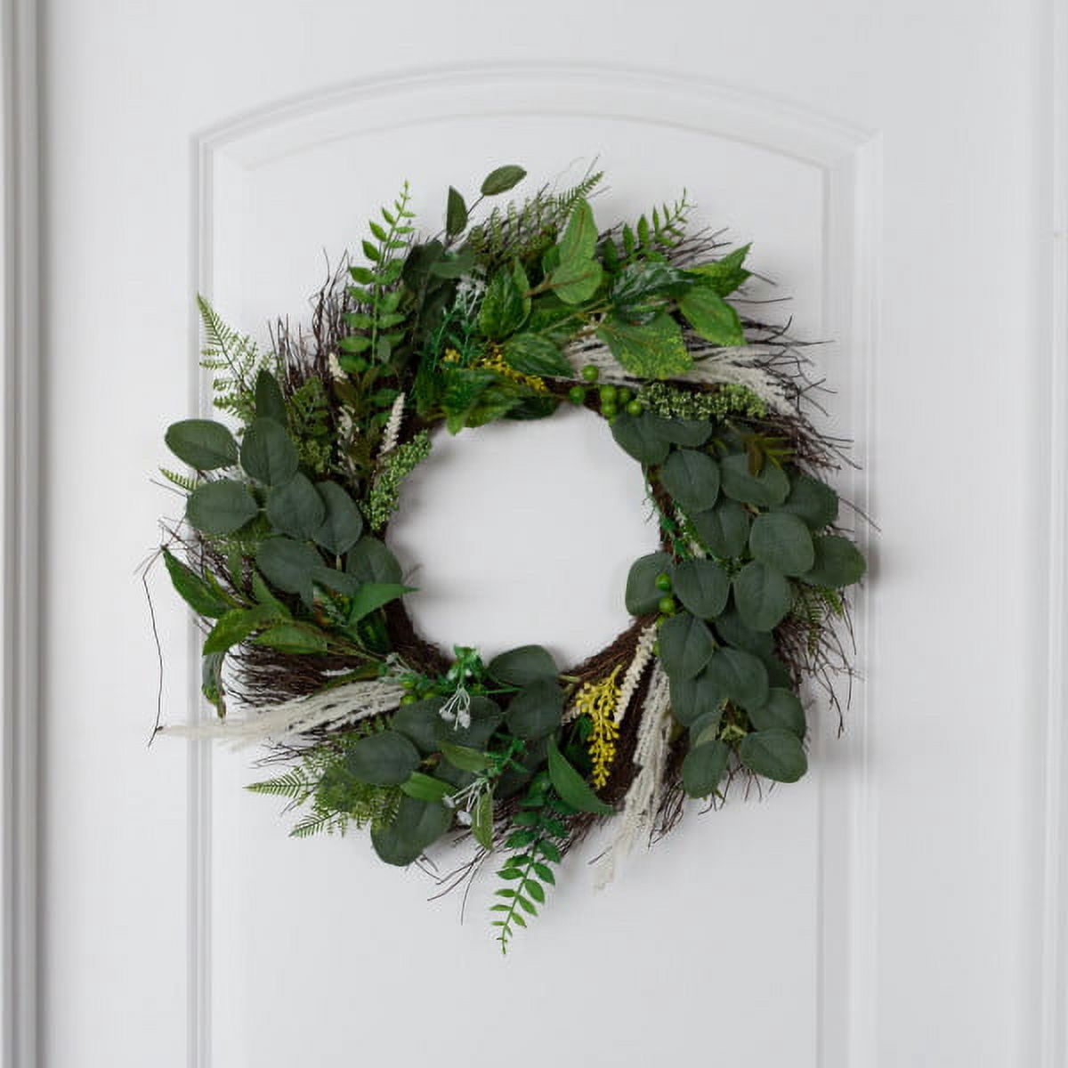 Pure Garden 22-Inch Artificial Sweet Anne Eucalyptus Wreath for Home Décor